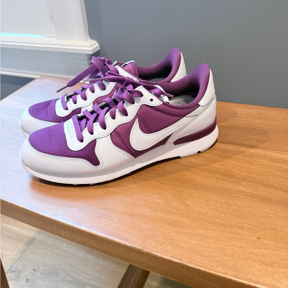 Nike Internationalist Sneakers